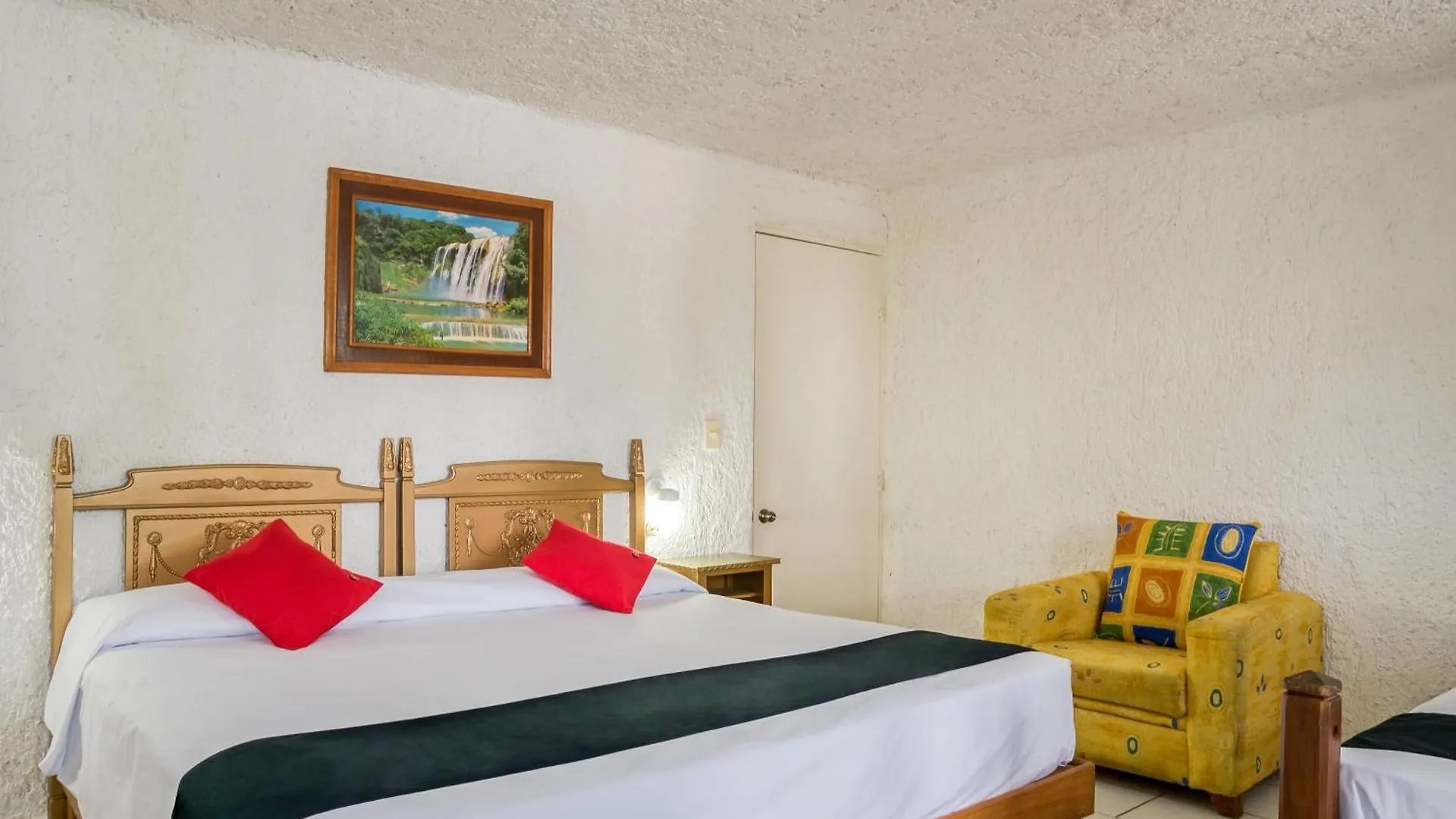 Capital O Farallon Inn, Cancun Hotel